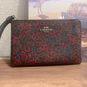 Coach wristlet wallet